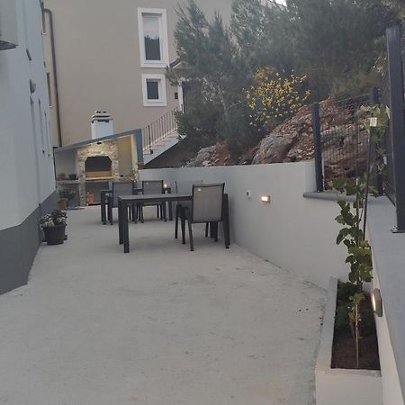 Apartment Pape Krvavica Esterno foto